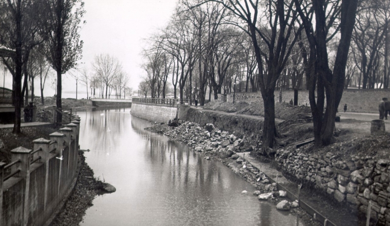  Vue du petit canal direction ouest vers 1900